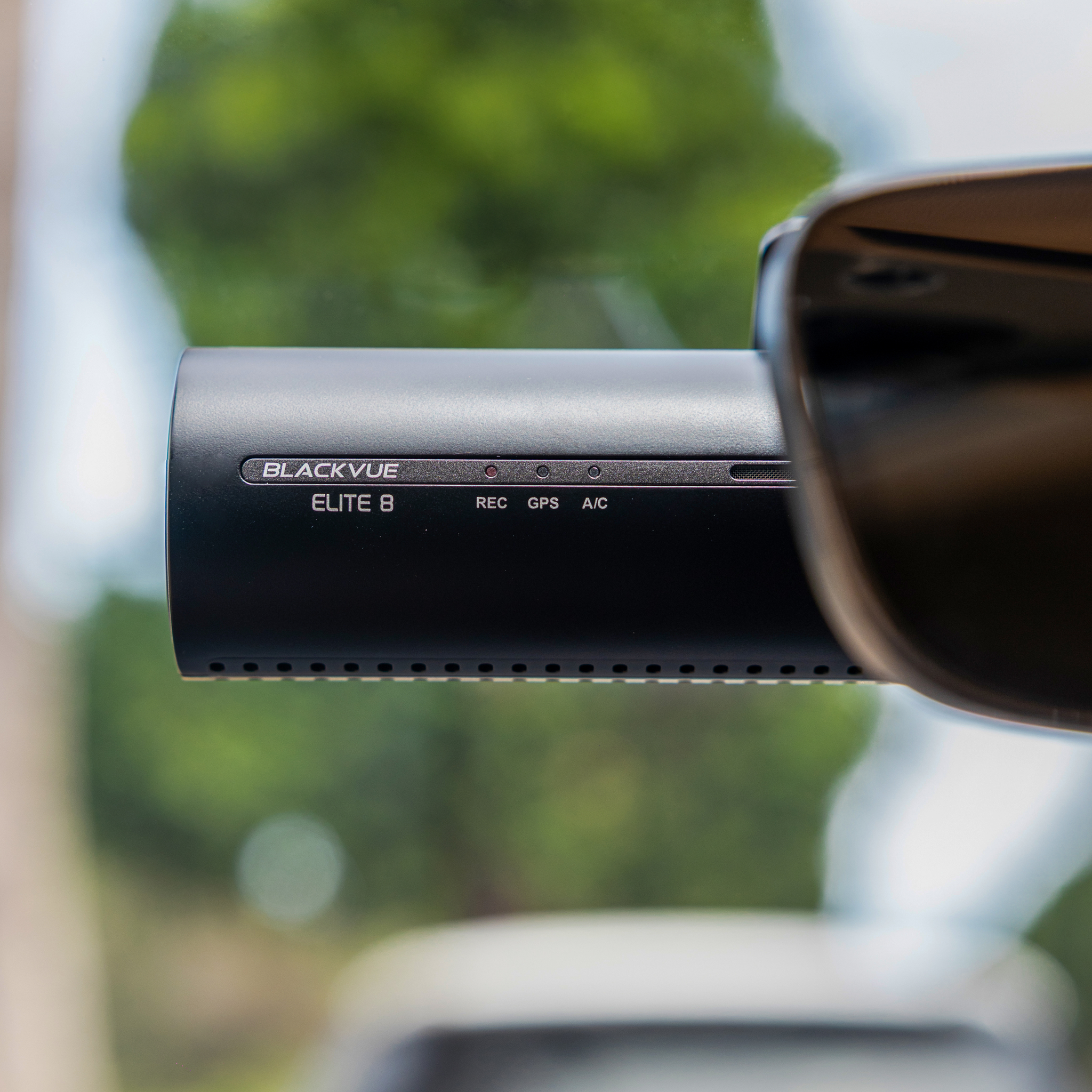 BlackVue Elite 8 2CH installed on windscreen